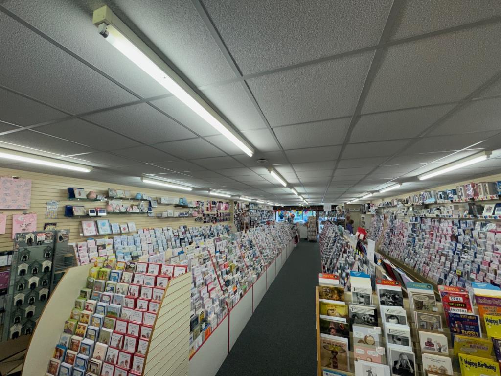 Lot: 169 - COMMERCIAL PREMISES AND A PAIR OF TWO- BEDROOM FLATS FOR INVESTMENT - Internal of shop from rear looking towards the front